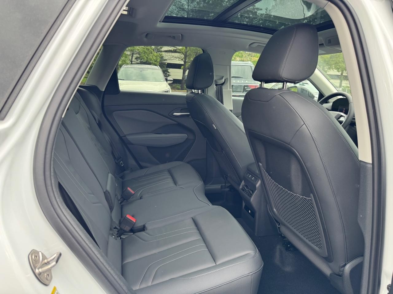 Audi Q3 Vehicle Full-screen Gallery Image 15