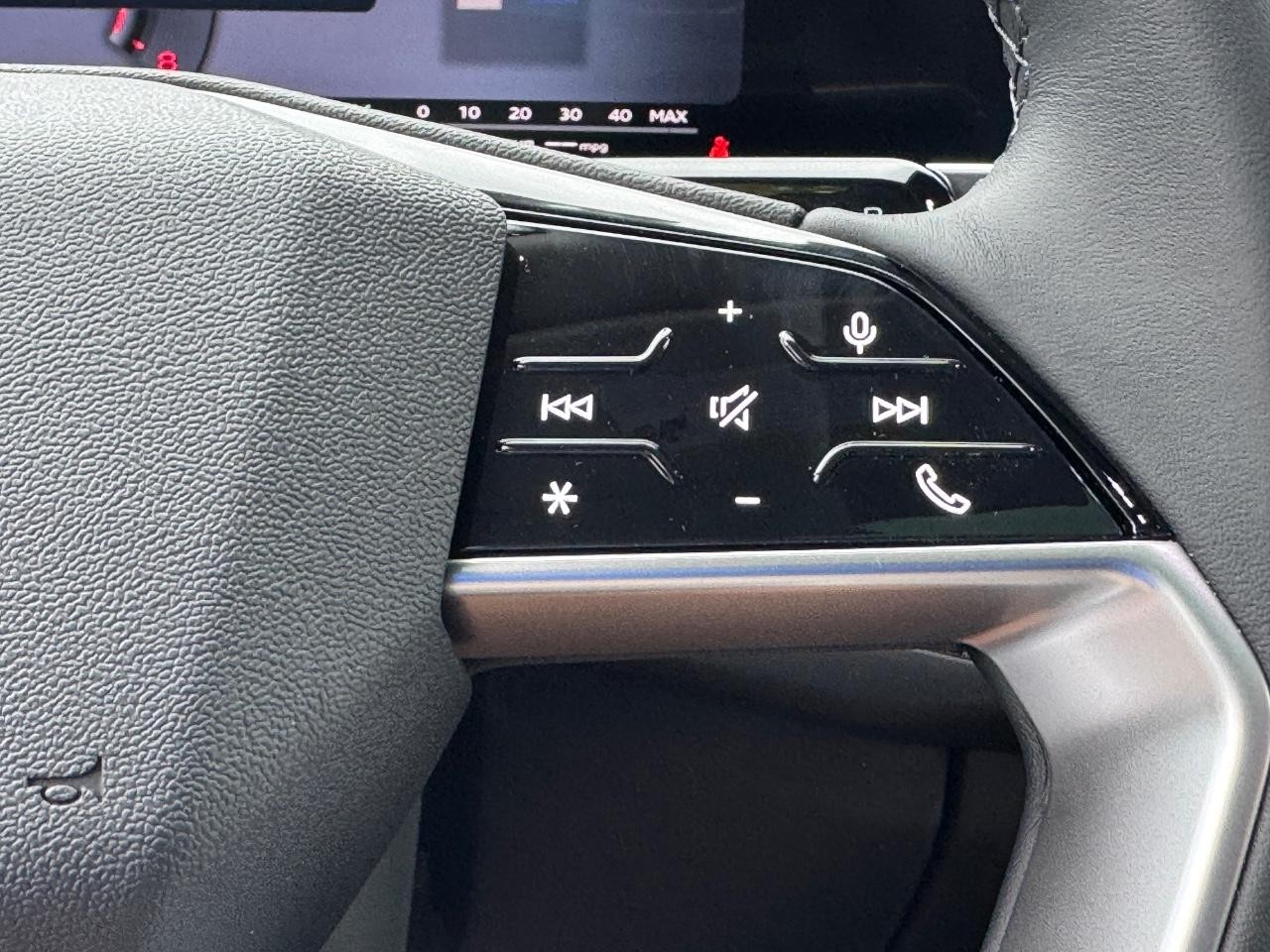 Audi Q3 Vehicle Full-screen Gallery Image 24