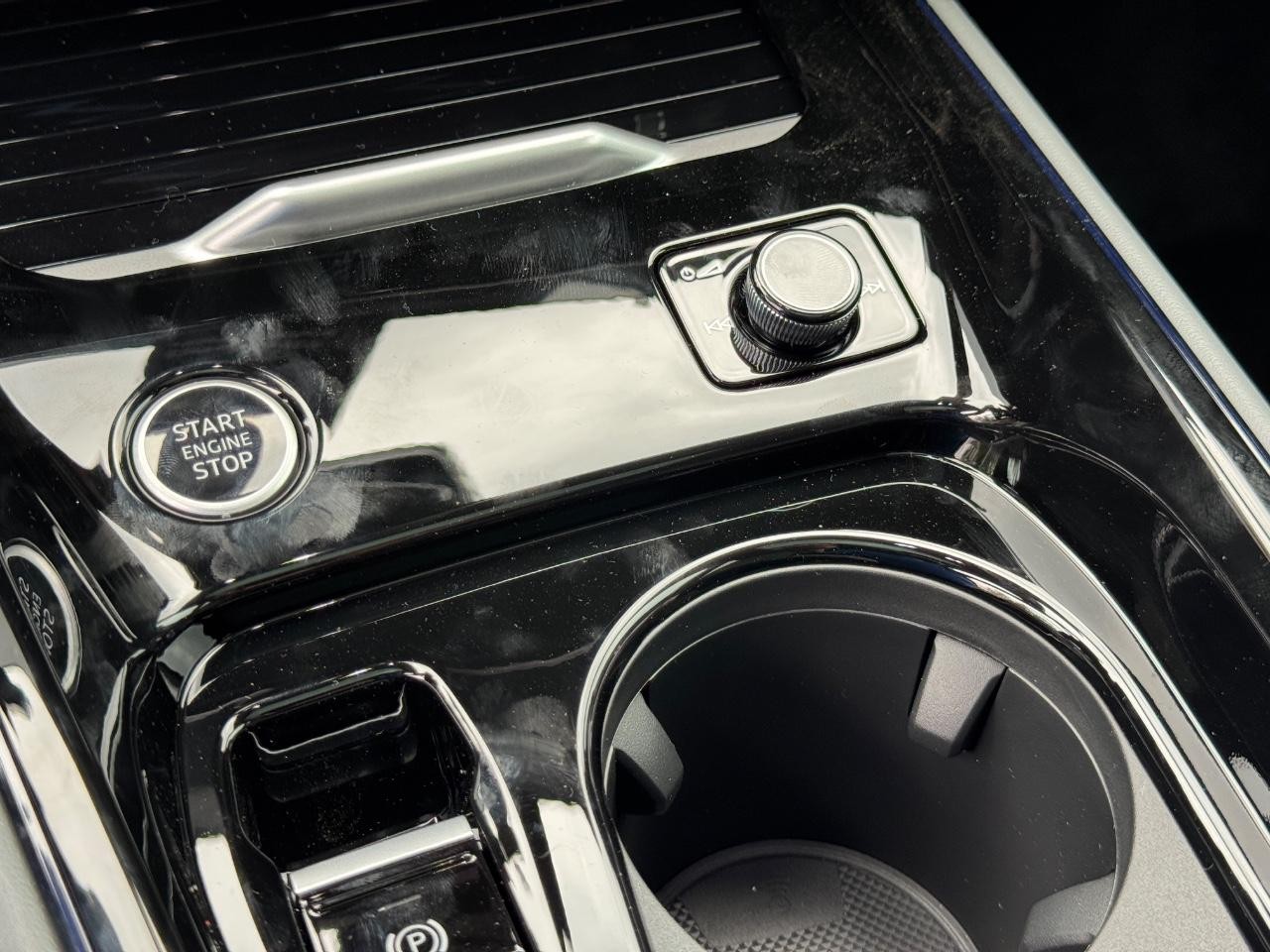 Audi Q3 Vehicle Full-screen Gallery Image 29