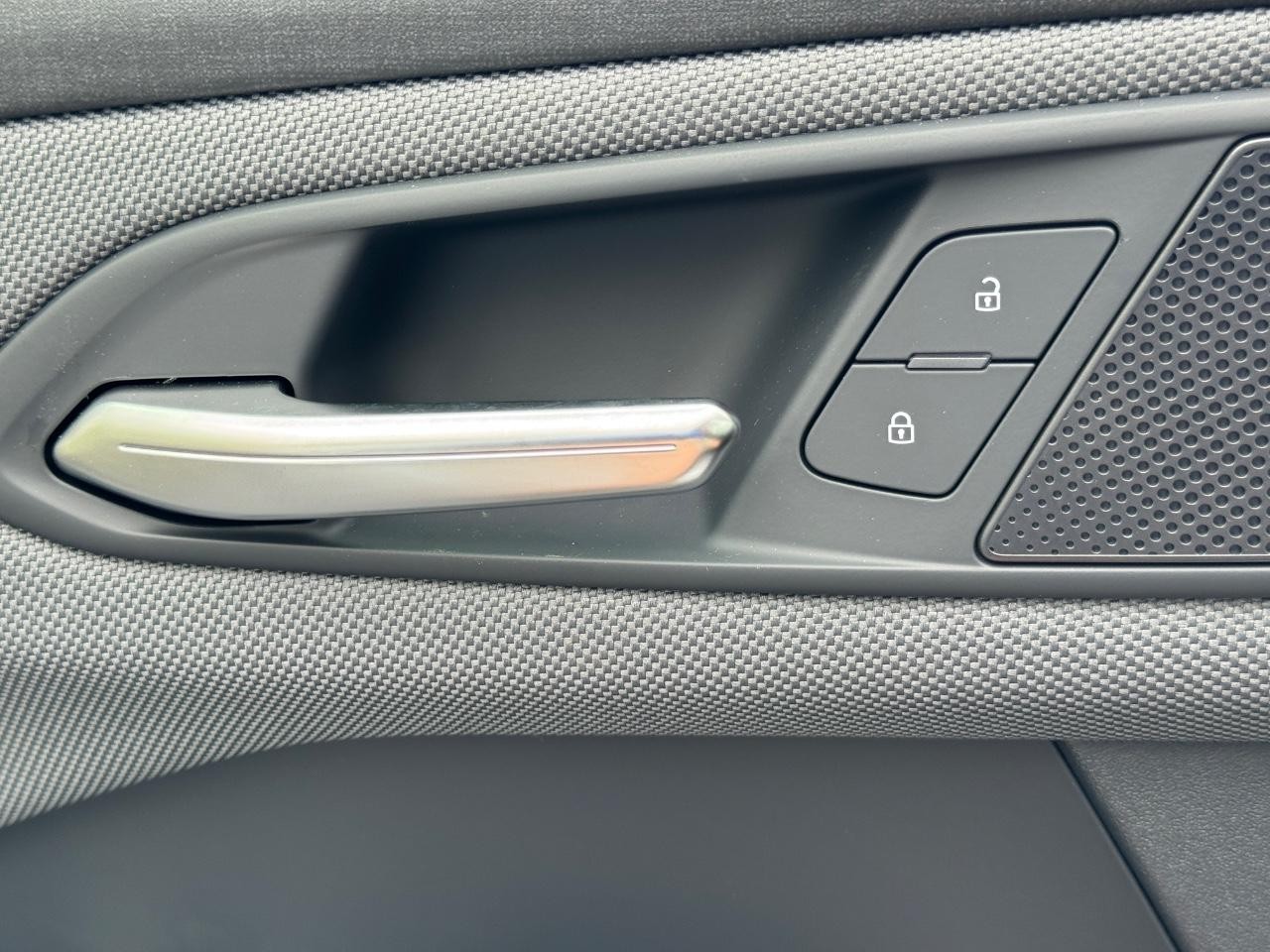 Audi Q3 Vehicle Full-screen Gallery Image 31