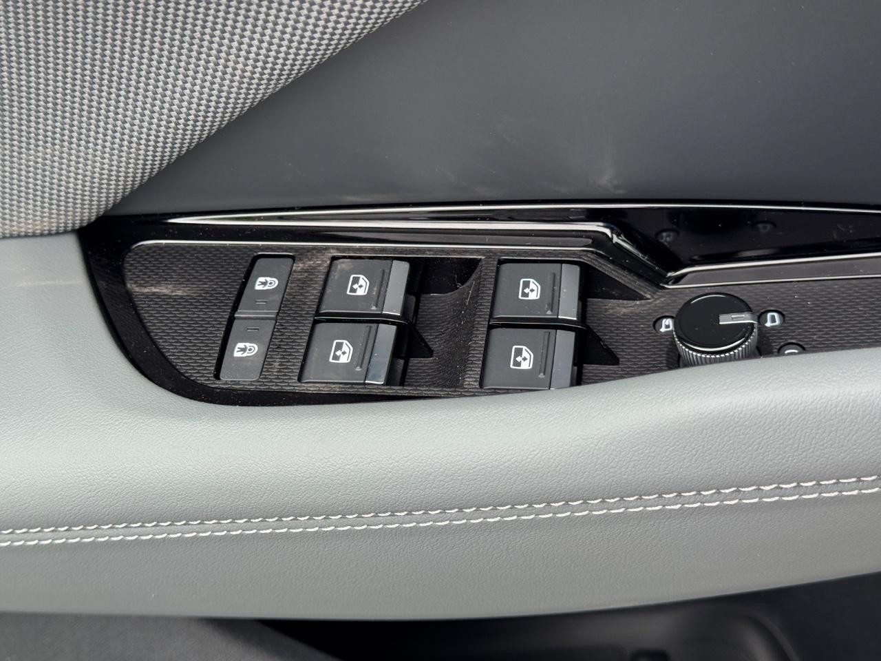 Audi Q3 Vehicle Full-screen Gallery Image 32