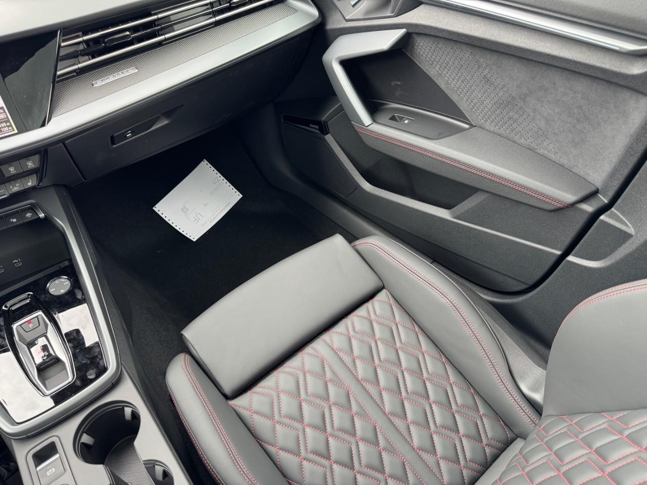 Audi S3 Vehicle Full-screen Gallery Image 20