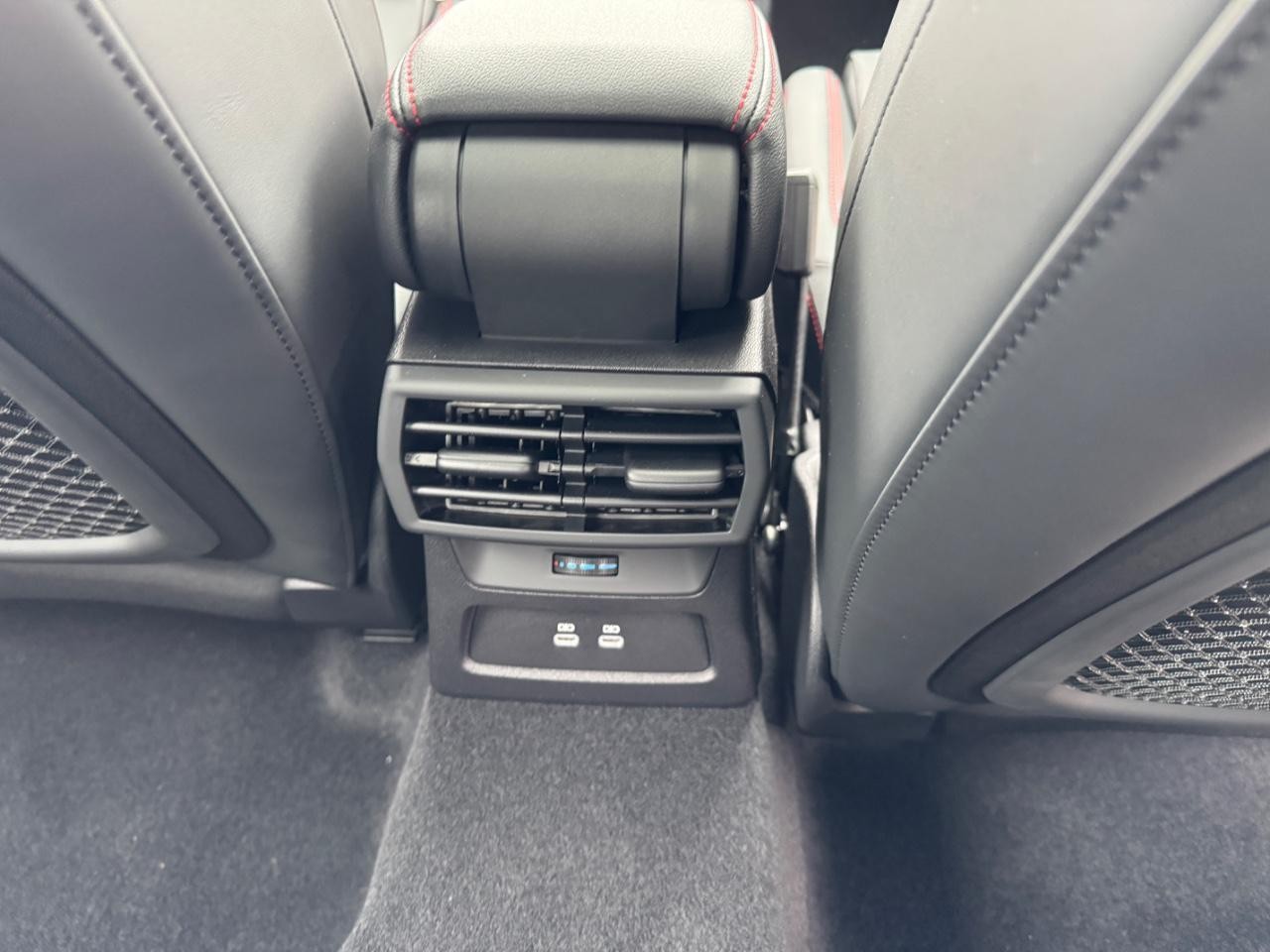 Audi S3 Vehicle Full-screen Gallery Image 21