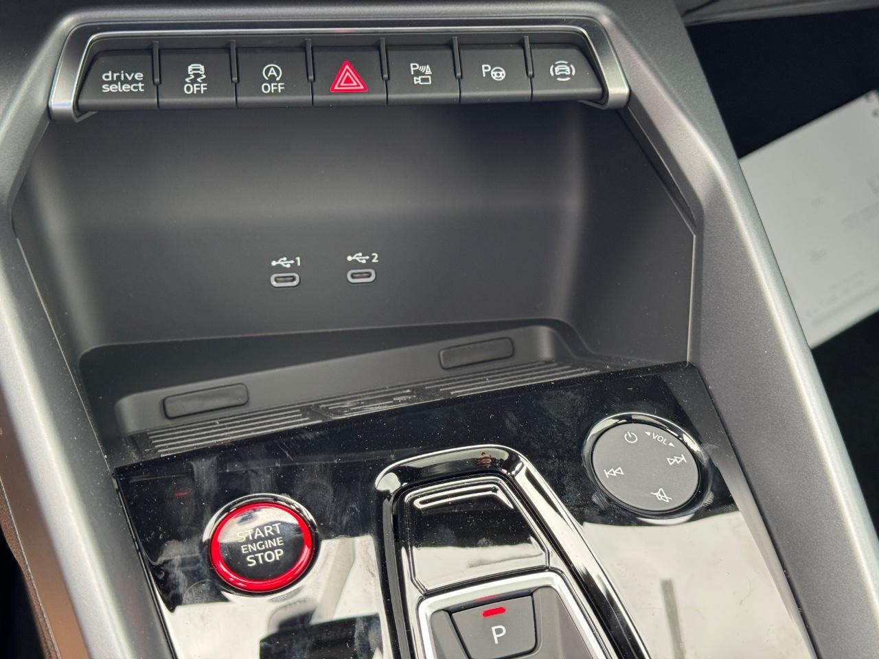 Audi S3 Vehicle Full-screen Gallery Image 29