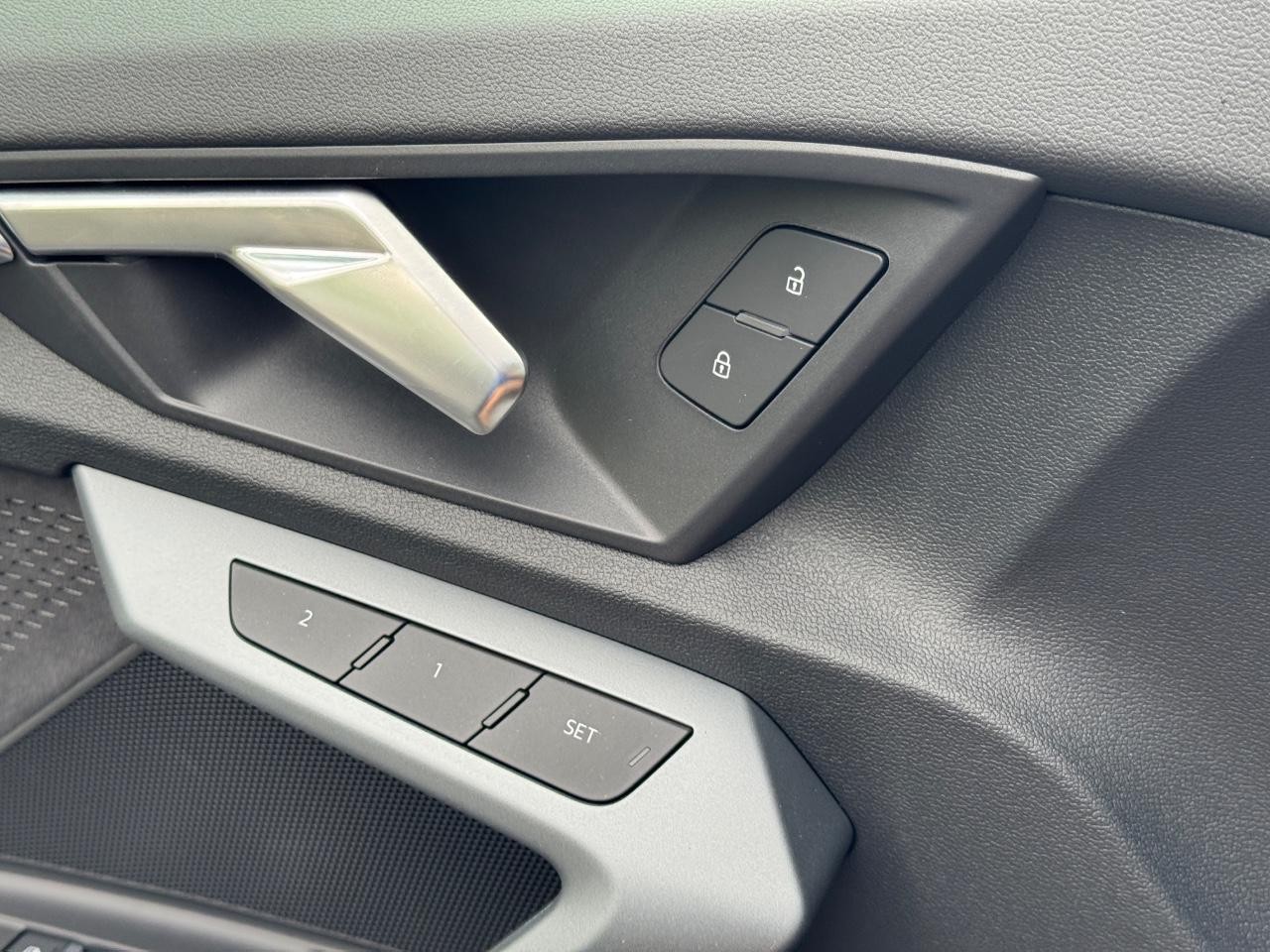 Audi S3 Vehicle Full-screen Gallery Image 30