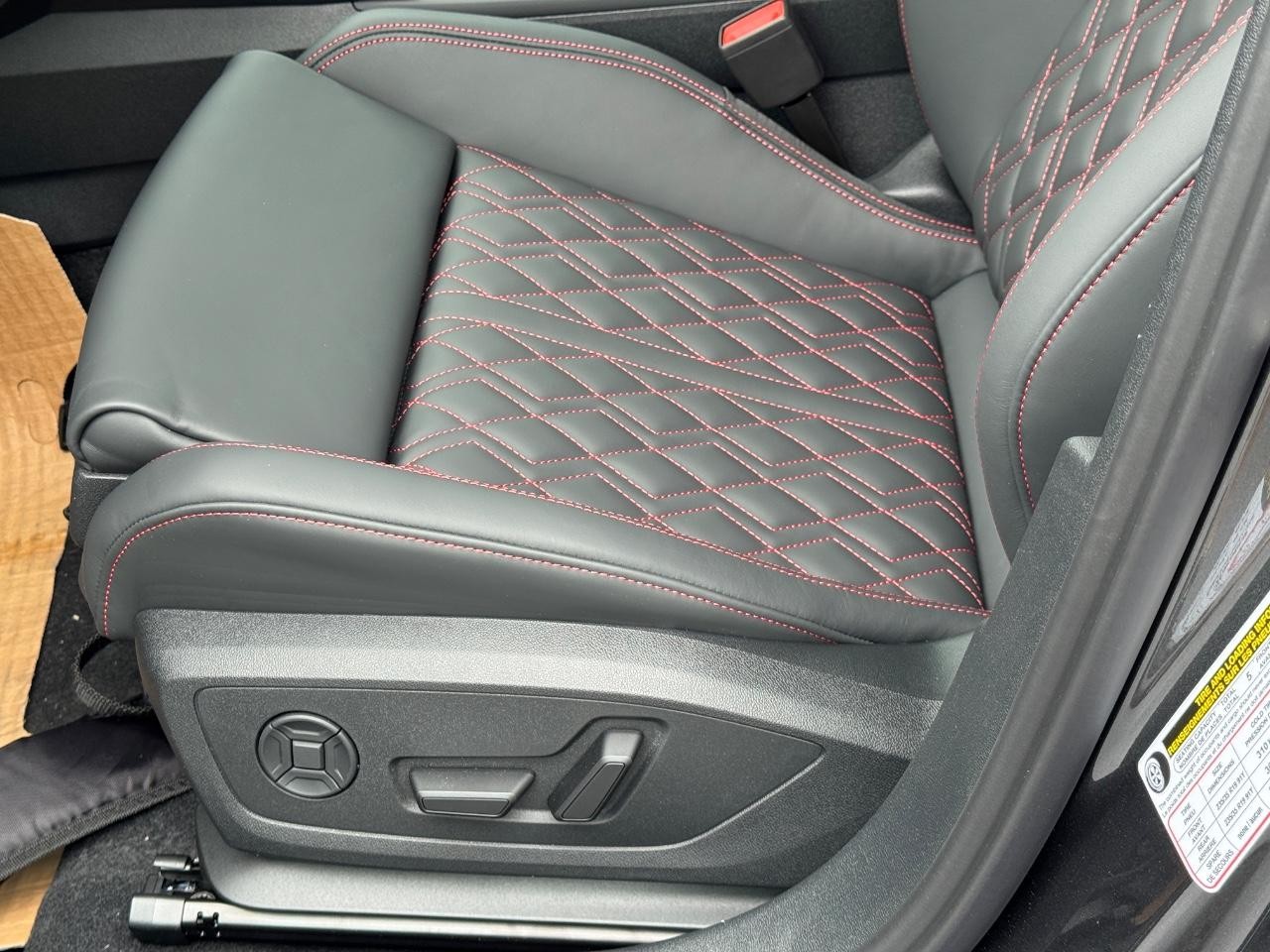 Audi S3 Vehicle Full-screen Gallery Image 34