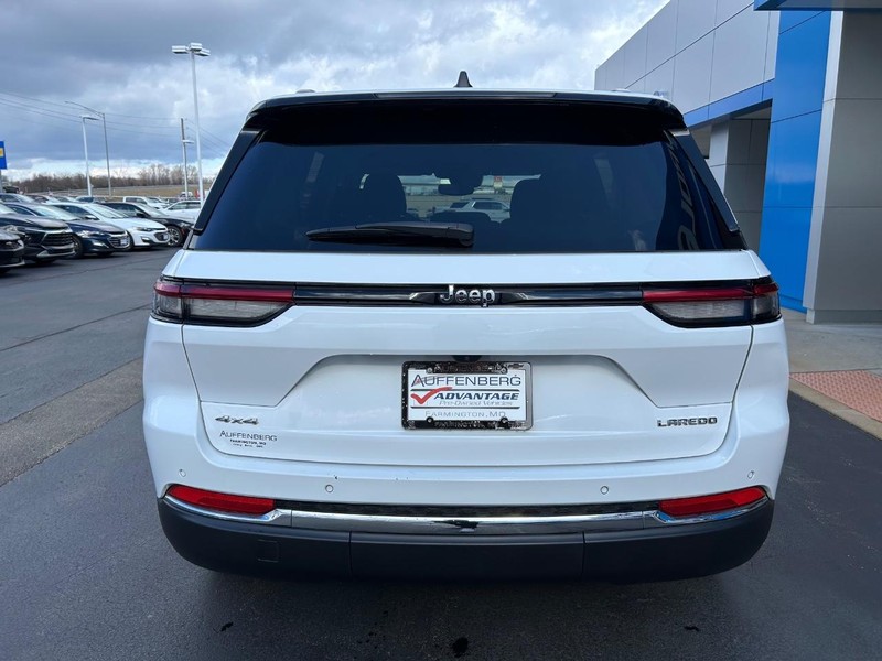 Jeep Grand Cherokee Vehicle Full-screen Gallery Image 06