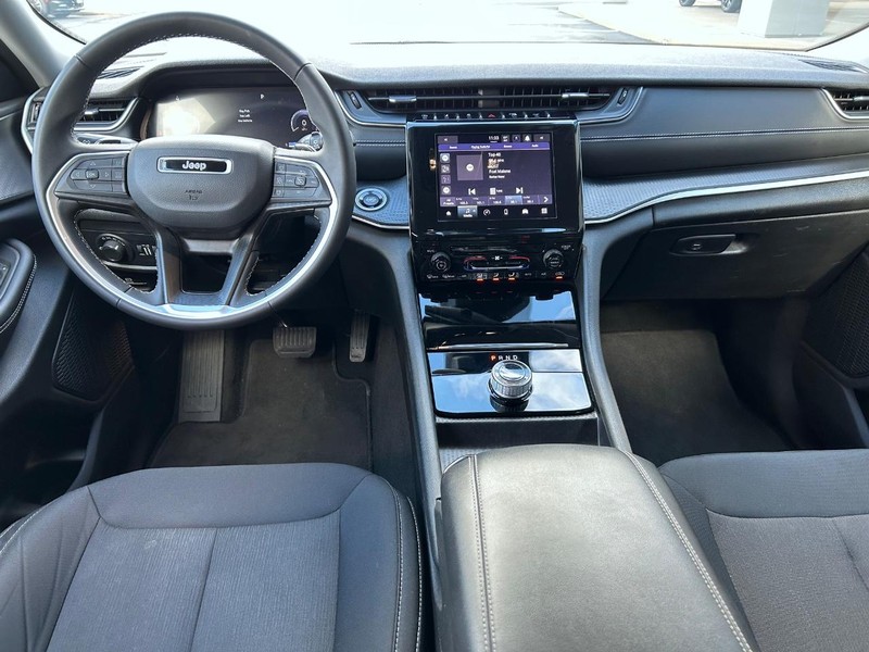 Jeep Grand Cherokee Vehicle Full-screen Gallery Image 10