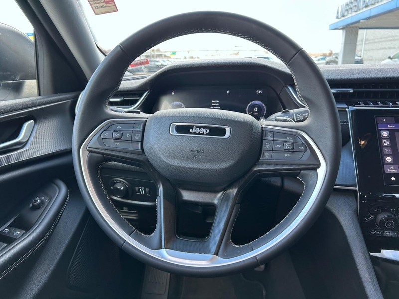 Jeep Grand Cherokee Vehicle Full-screen Gallery Image 11