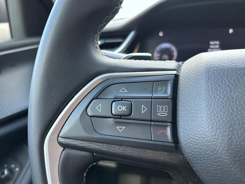 Jeep Grand Cherokee Vehicle Full-screen Gallery Image 12