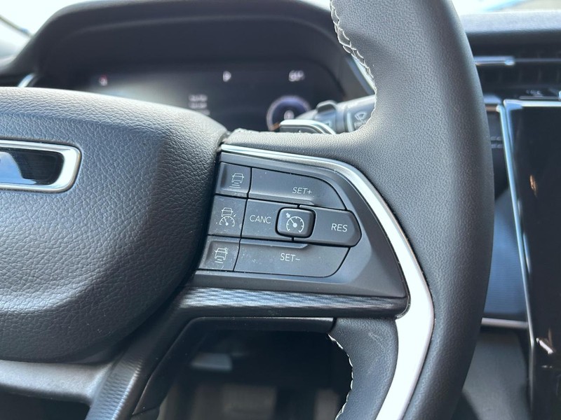 Jeep Grand Cherokee Vehicle Full-screen Gallery Image 13