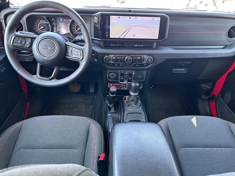 Jeep Wrangler Vehicle Full-screen Gallery Image 10