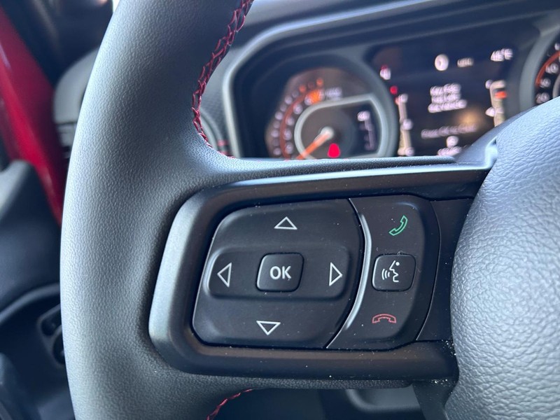 Jeep Wrangler Vehicle Full-screen Gallery Image 12