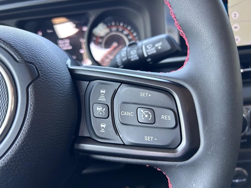 Jeep Wrangler Vehicle Full-screen Gallery Image 13