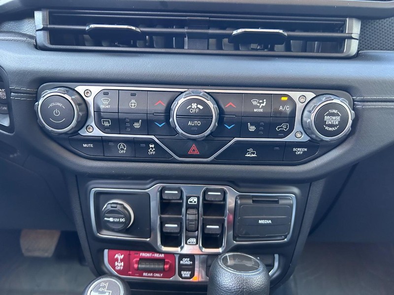 Jeep Wrangler Vehicle Full-screen Gallery Image 15