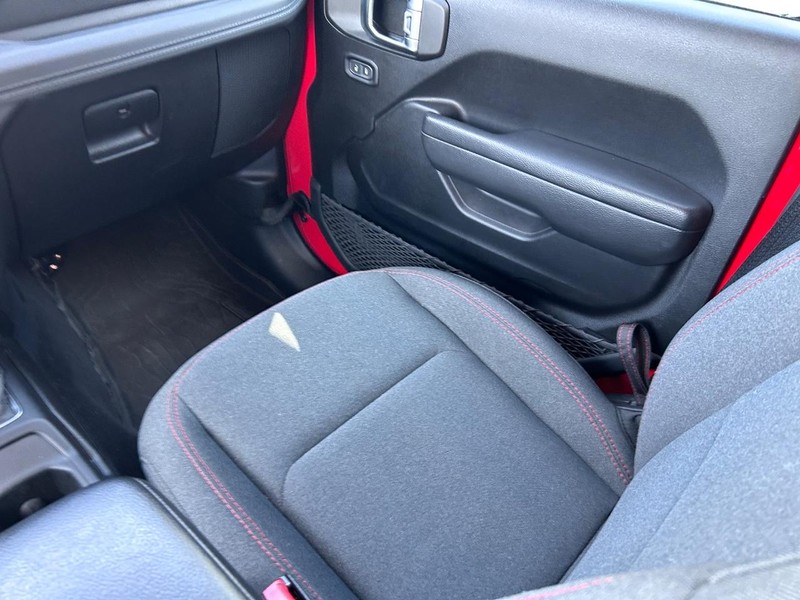 Jeep Wrangler Vehicle Full-screen Gallery Image 17