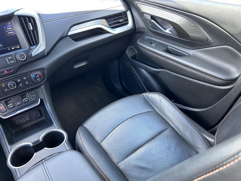 GMC Terrain Vehicle Full-screen Gallery Image 18