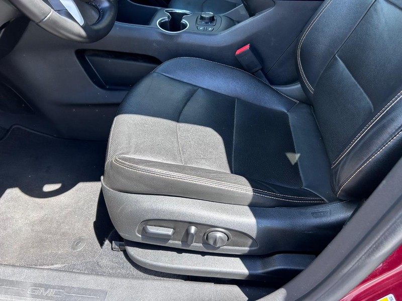 GMC Terrain Vehicle Full-screen Gallery Image 21