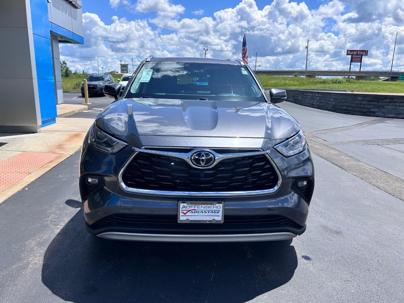 Toyota Highlander Vehicle Full-screen Gallery Image 03