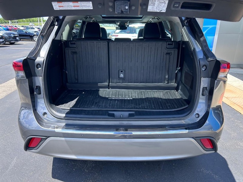 Toyota Highlander Vehicle Full-screen Gallery Image 07