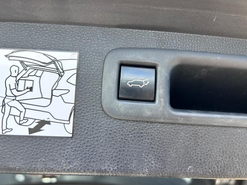 Toyota Highlander Vehicle Full-screen Gallery Image 08