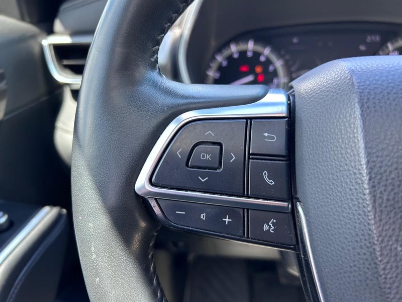 Toyota Highlander Vehicle Full-screen Gallery Image 16