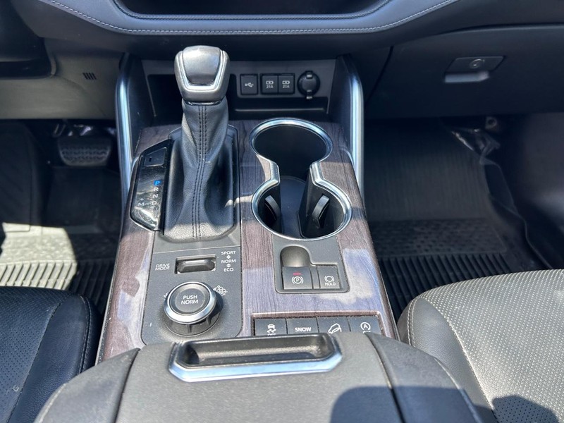 Toyota Highlander Vehicle Full-screen Gallery Image 19
