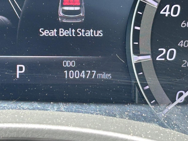 Toyota Highlander Vehicle Full-screen Gallery Image 24