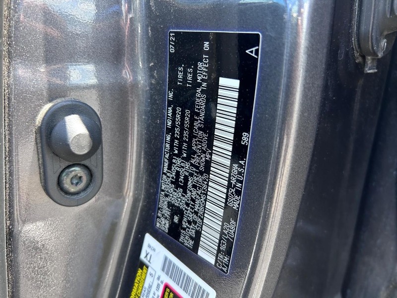 Toyota Highlander Vehicle Full-screen Gallery Image 26