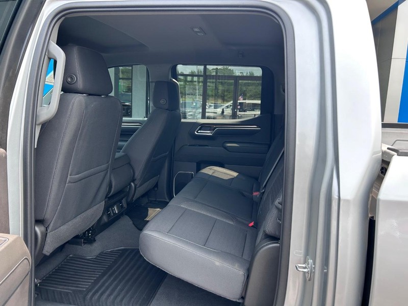 Chevrolet Silverado 1500 Vehicle Full-screen Gallery Image 09