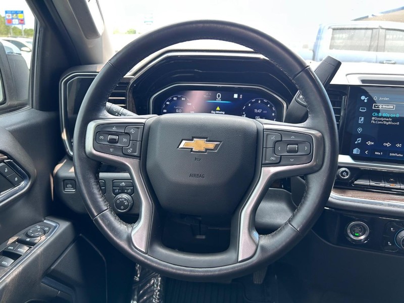 Chevrolet Silverado 1500 Vehicle Full-screen Gallery Image 11