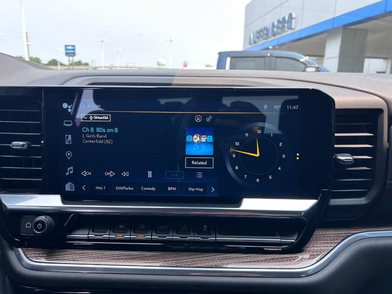 Chevrolet Silverado 1500 Vehicle Full-screen Gallery Image 14