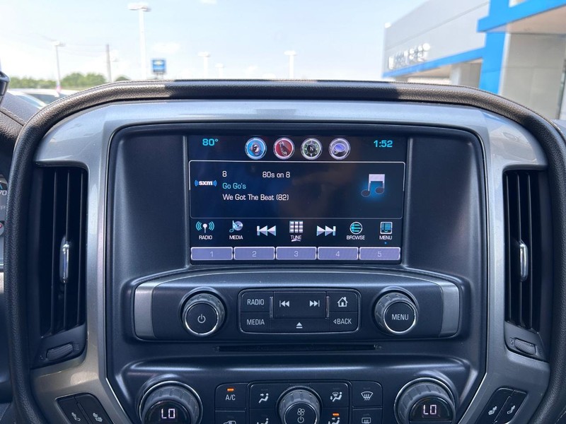 Chevrolet Silverado 1500 Vehicle Full-screen Gallery Image 14