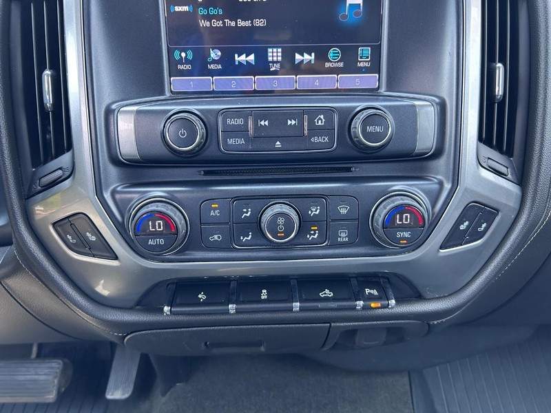 Chevrolet Silverado 1500 Vehicle Full-screen Gallery Image 15