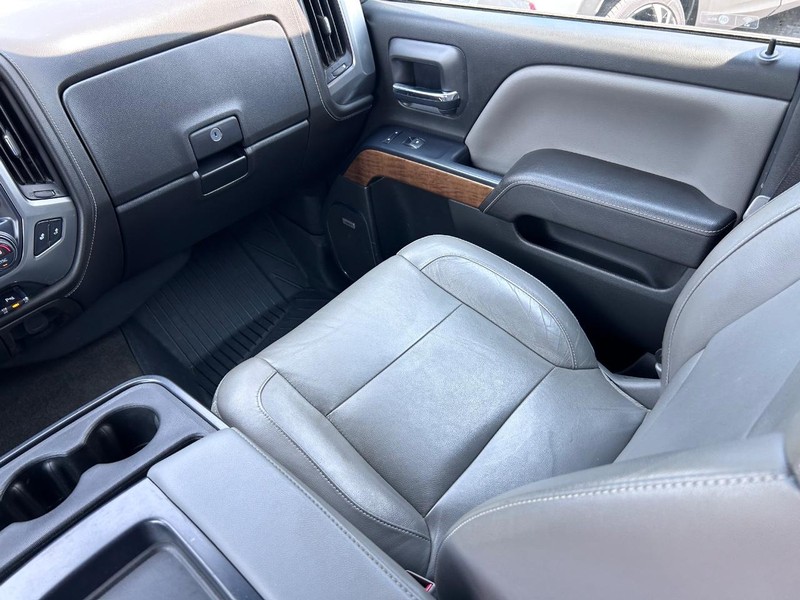 Chevrolet Silverado 1500 Vehicle Full-screen Gallery Image 16