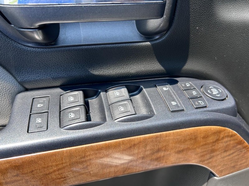 Chevrolet Silverado 1500 Vehicle Full-screen Gallery Image 17