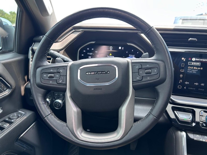 GMC Sierra 1500 Vehicle Full-screen Gallery Image 12