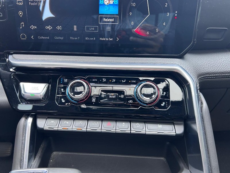 GMC Sierra 1500 Vehicle Full-screen Gallery Image 16