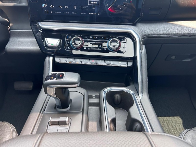 GMC Sierra 1500 Vehicle Full-screen Gallery Image 17