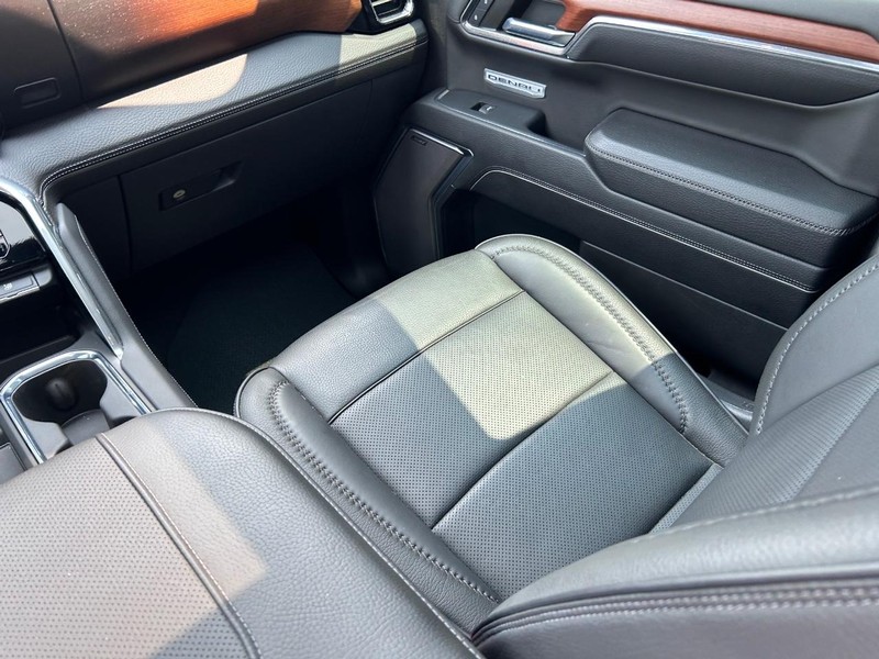 GMC Sierra 1500 Vehicle Full-screen Gallery Image 18