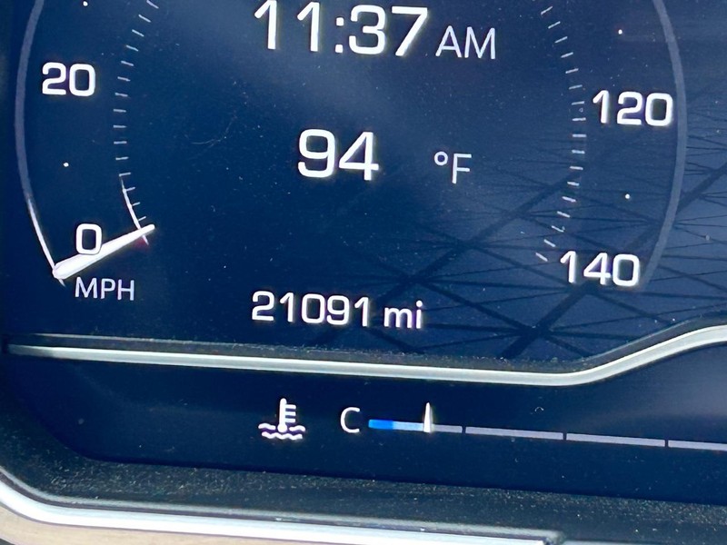 GMC Sierra 1500 Vehicle Full-screen Gallery Image 22