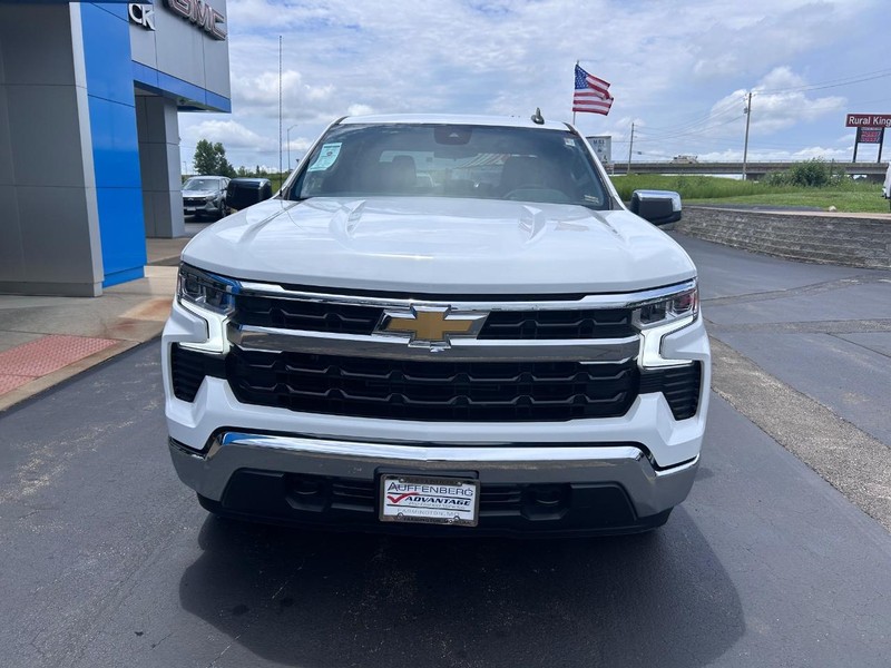 Chevrolet Silverado 1500 Vehicle Full-screen Gallery Image 03