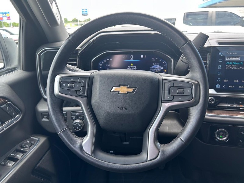 Chevrolet Silverado 1500 Vehicle Full-screen Gallery Image 11