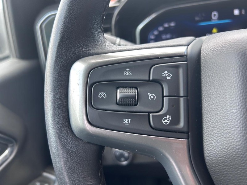 Chevrolet Silverado 1500 Vehicle Full-screen Gallery Image 12