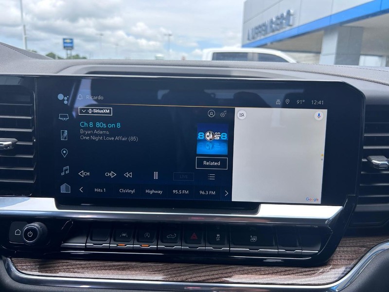 Chevrolet Silverado 1500 Vehicle Full-screen Gallery Image 14