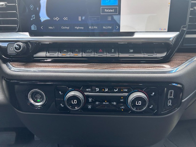 Chevrolet Silverado 1500 Vehicle Full-screen Gallery Image 15