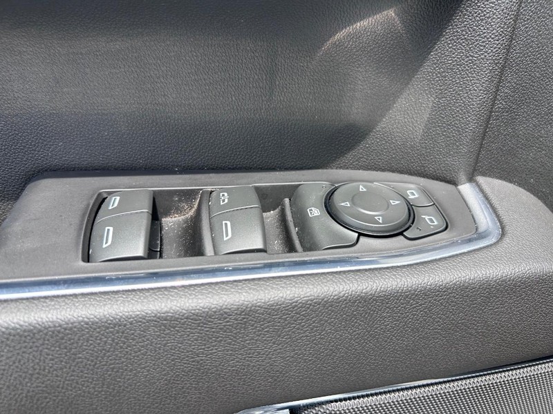 Chevrolet Silverado 1500 Vehicle Full-screen Gallery Image 17