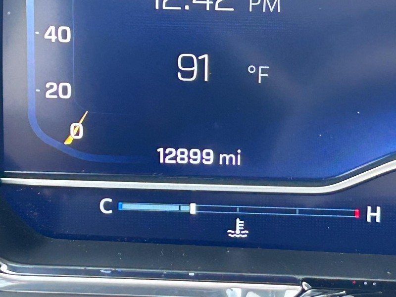 Chevrolet Silverado 1500 Vehicle Full-screen Gallery Image 19