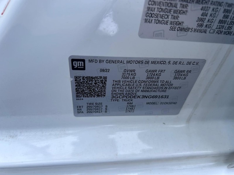 Chevrolet Silverado 1500 Vehicle Full-screen Gallery Image 21