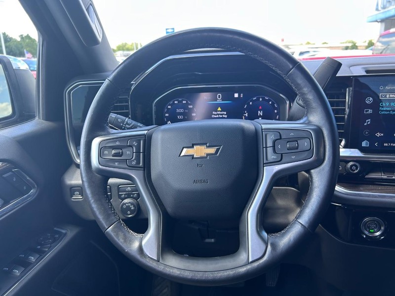 Chevrolet Silverado 1500 Vehicle Full-screen Gallery Image 11